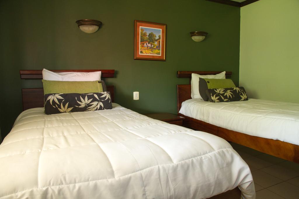 Hôtel Getaways At Pueblo Real à Quepos Extérieur photo