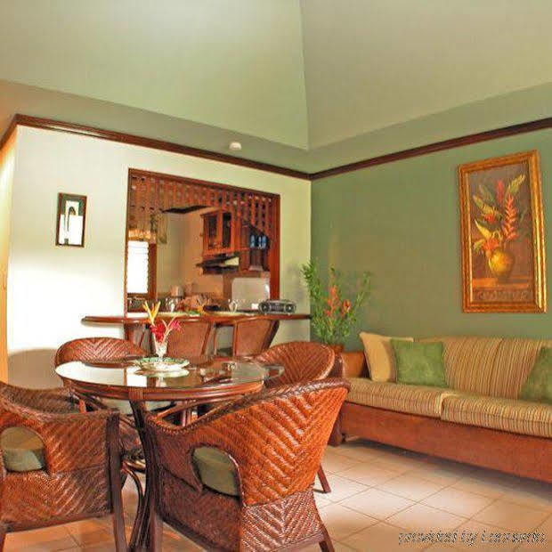Hôtel Getaways At Pueblo Real à Quepos Extérieur photo