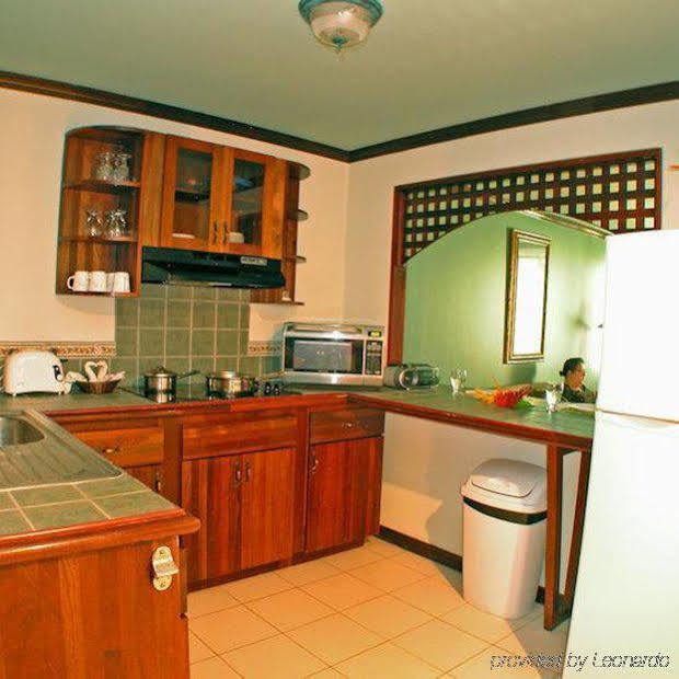 Hôtel Getaways At Pueblo Real à Quepos Extérieur photo