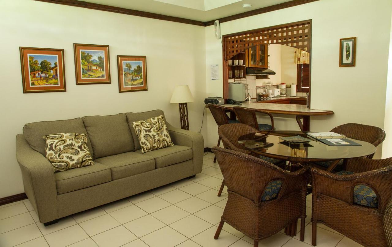 Hôtel Getaways At Pueblo Real à Quepos Extérieur photo
