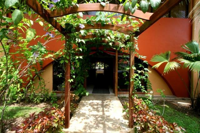 Hôtel Getaways At Pueblo Real à Quepos Extérieur photo